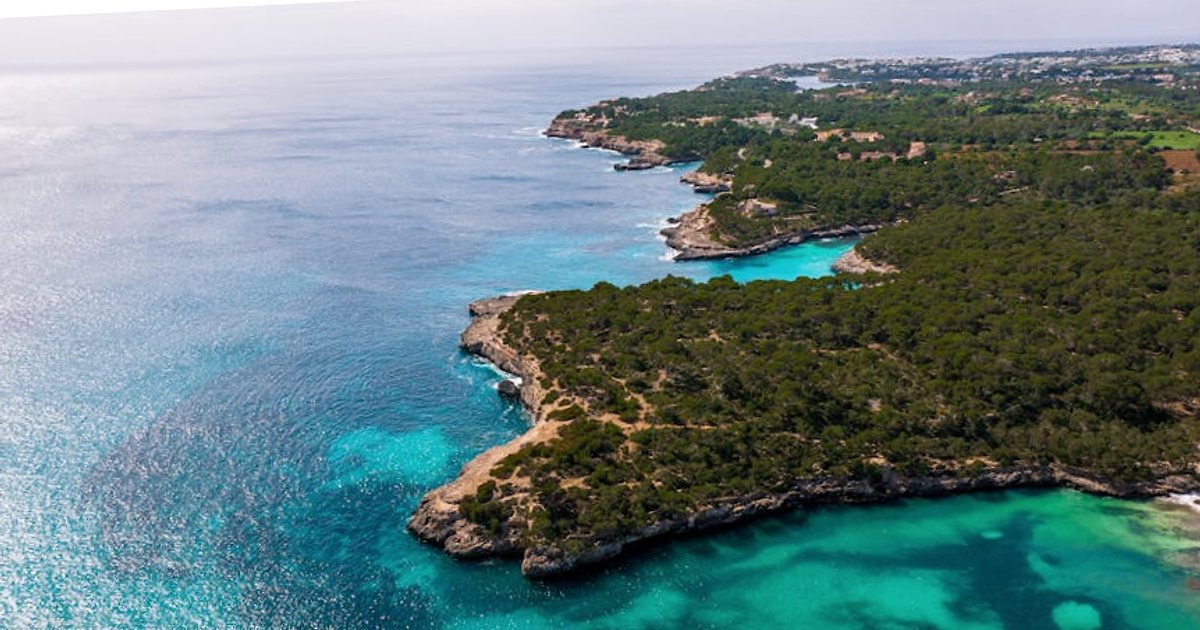 Ruhige Strände auf Mallorca 2026: Wo du Sonne statt Sangria-Eimer bekommst